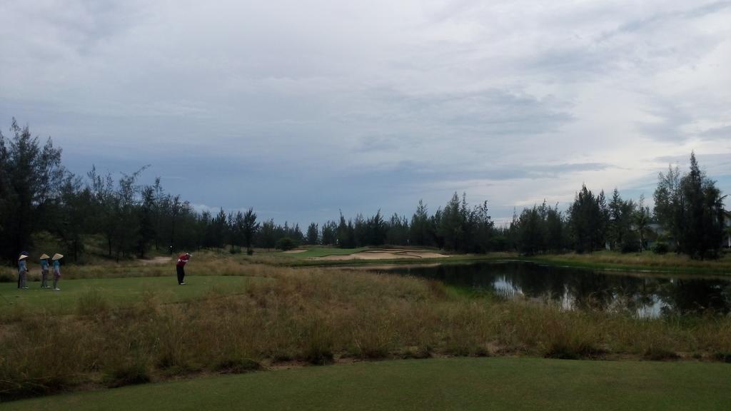 Ocean Apartment Spa & Golf Danang Buitenkant foto