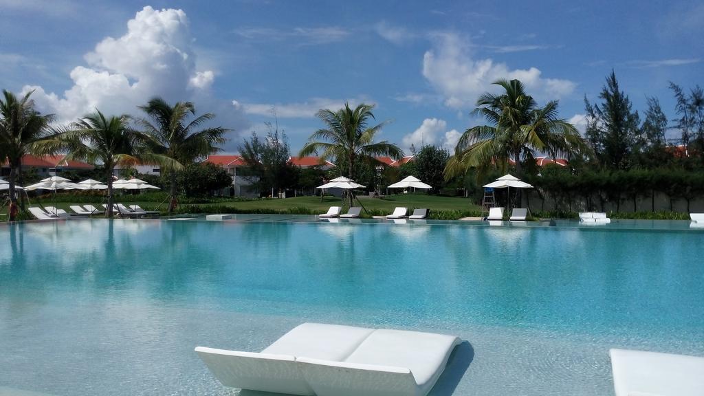 Ocean Apartment Spa & Golf Danang Buitenkant foto