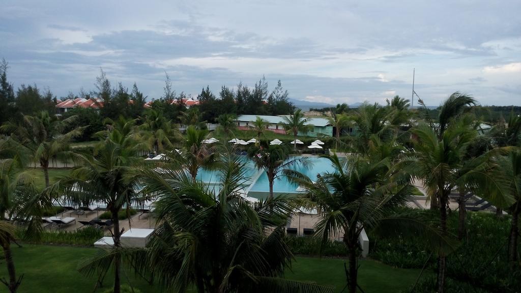 Ocean Apartment Spa & Golf Danang Buitenkant foto